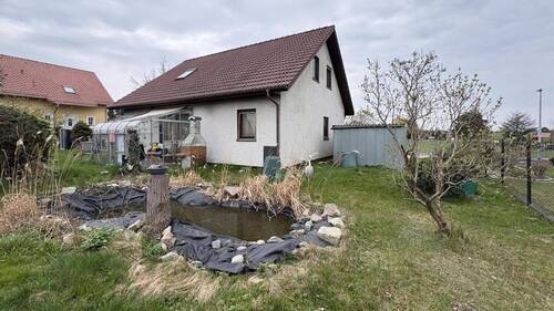 Blick aufs Haus aus dem Garten - 