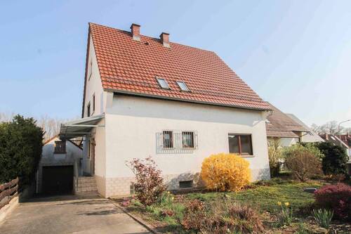 Straßenansicht - Mehrfamilienhaus, Wohnhaus in Altrip zum Kaufen