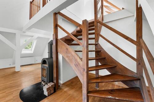Treppe in das DG - 8 Zimmer Einfamilienhaus zum Kaufen in Briesen (Mark)