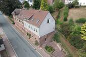 Hausansicht - Ein-Zweifamilienhaus mit separatem Garten und Garage in Derental