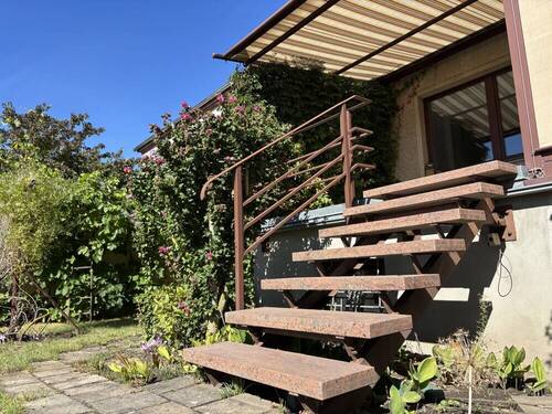 Zugang vom Garten auf die Terrasse - Mehrfamilienhaus, Wohnhaus mit 242,90 m² in Magdeburg zum Kaufen