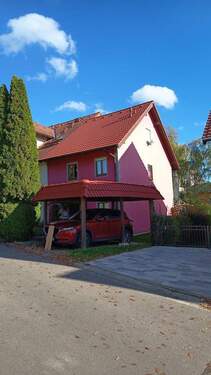 Vorderseite mit Carport - Wurgwitz - 259.000,00 EUR Kaufpreis, ca.  117,00 m² Wohnfläche