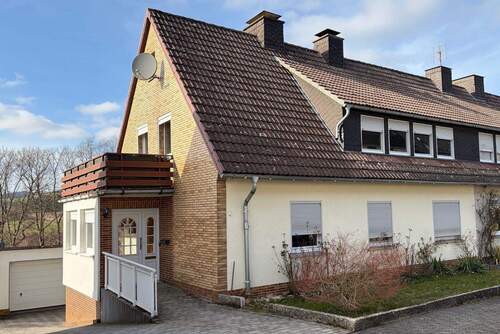 Straßenansicht - 5 Zimmer Doppelhaushälfte zum Kaufen in Bad Berleburg