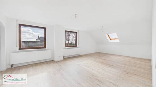 Wohnzimmer DG - GRENZNÄHE: WOHNHAUS MIT MIETWOHNUNG GARAGEN UND GARTEN IN TOP WOHNLAGE!