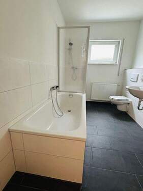 Wannenbad - 3 Zimmer Terrassenwohnung in Dresden - Weinböhla