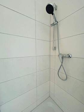 Bad mit Dusche - 