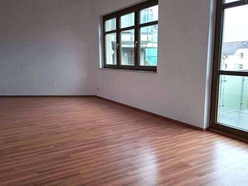 Wohnzimmer - 3 Zimmer Etagenwohnung zur Miete in Chemnitz