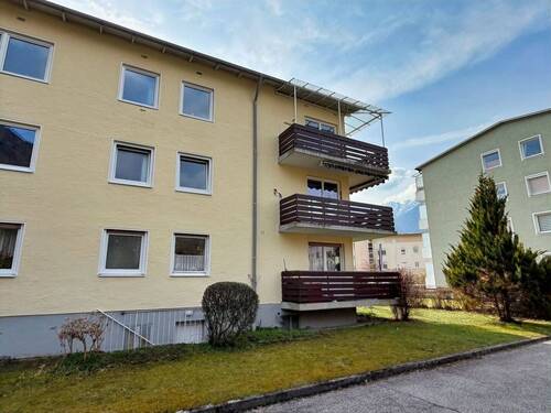 Außenansicht vom Parkplatz gesehen - 