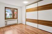 Schlafzimmer - 7 Zimmer Einfamilienhaus zum Kaufen in Ulm