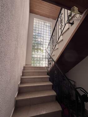 Treppenhaus - Doppelhaushälfte mit 139,20 m&sup2; in Niederalteich zum Kaufen