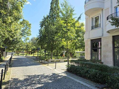 Blick in die Strasse - Etagenwohnung mit 72,30 m&sup2; in Berlin zum Kaufen