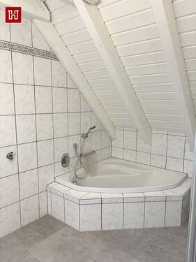 .. mit Eckbadewanne ! - 