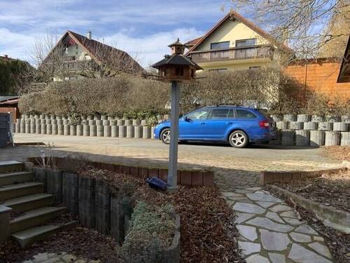 Stellfläche vor dem Haus - 3 Zimmer Reihenendhaus zum Kaufen in Kranichfeld