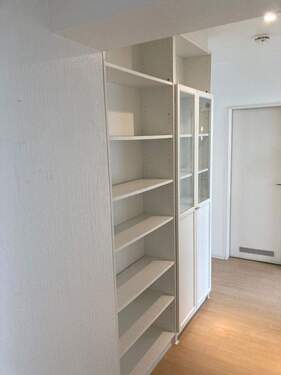 Flur mit Einbauschrank - 