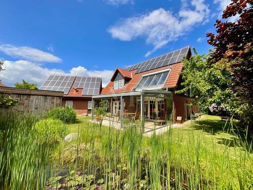 Haus & Garten - Two in One - Beeindruckendes Architektenhaus mit Einliegerwohnung und traumhaftem Garten in Gestorf!