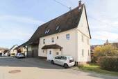 Haus Seitenansicht Bild 2 - Wohnhaus (2-3 Wohneinheiten) mit großer Scheune (Ausbaupotential) und kleinem Garten