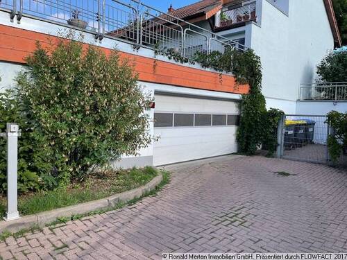 Einfahrt Tiefgarage - 3 Zimmer Etagenwohnung zum Kaufen in Waltersleben