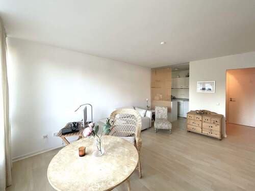 Wohnzimmer mit Blick zur Kochnische - 'Entspannt wohnen in List - direkt am Meer