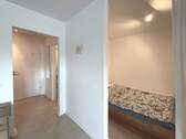 Flur mit Blick zum Schlafraum - 