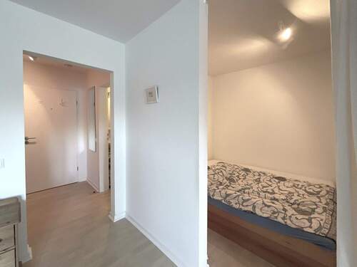 Flur mit Blick zum Schlafraum - 