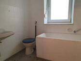 EG, Wohnung re.: Badezimmer - 