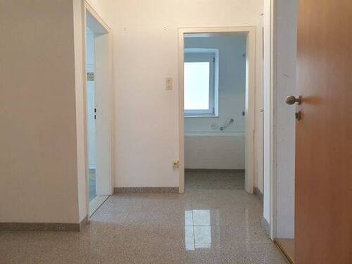 EG, Wohnung re.: Flur - 