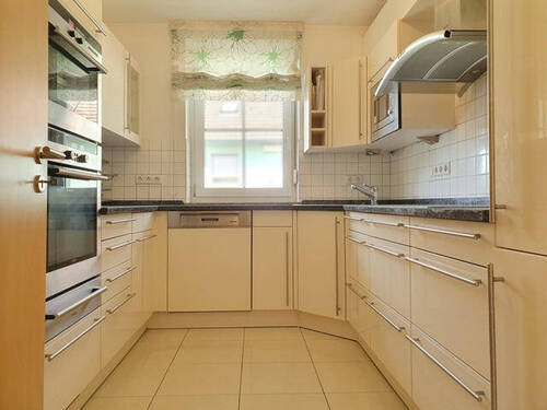 OG, Wohnung li.: Küche - 