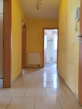 OG, Wohnung li.: Flur - 