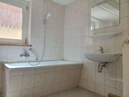 OG, Wohnung re.: Badezimmer - 
