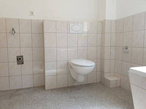 OG, Wohnung re.: Badezimmer - 