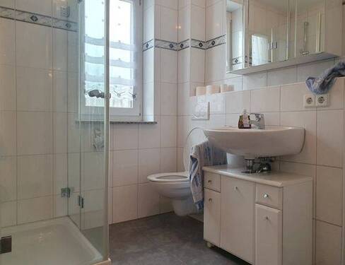 EG, Wohnung li.: Badezimmer - 