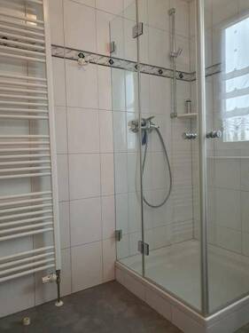 EG, Wohnung li.: Badezimmer - 