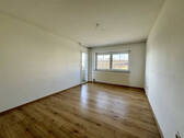 Schlafzimmer mit Zugang zum Balkon - 