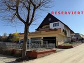 RESERVIERT.jpg - Zweifamilienhaus mit XXL-Terrasse & Garagen für bis zu 8 Fahrzeuge - Raumwunder in Oberrotweil!