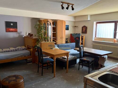 Büro im Keller - 