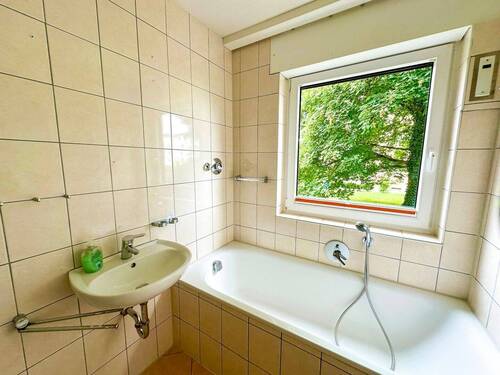 Schönes Tageslichtbad - 