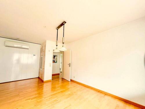 Geräumiges Wohnzimmer - Etagenwohnung mit 89,00 m² in Kenzingen zum Kaufen