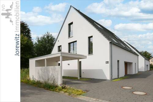002 - Eingangsansicht - 4 Zimmer Doppelhaushälfte zum Kaufen in Bielefeld
