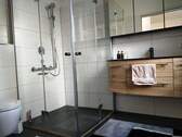 EG_Badezimmer mit Dusche und WC - 