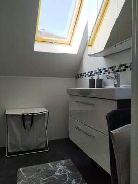 OG_Bad mit Dusche und WC - 