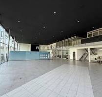 ca. 1.200 m² große Showroom- und Werkstattfläche mit Büro und Freifläche - Hamburg Lokstedt