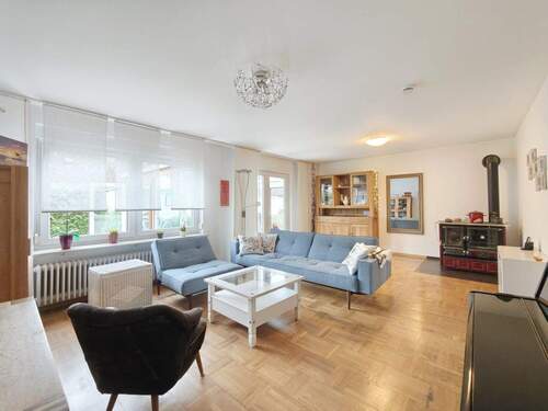 Wohnzimmer - 5 Zimmer Doppelhaushälfte zum Kaufen in Löchgau