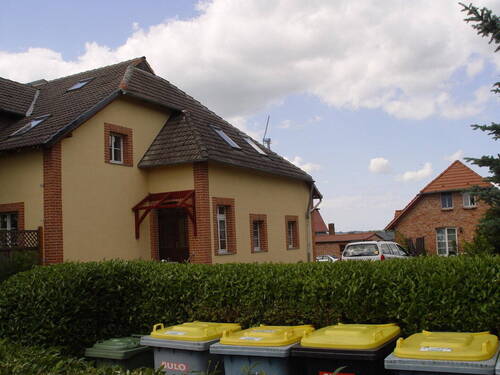 Hausansicht von Straße - gemütliche Dachgeschoßwohnung 2-Zim 1OG.in 18249 Penzin 58m²