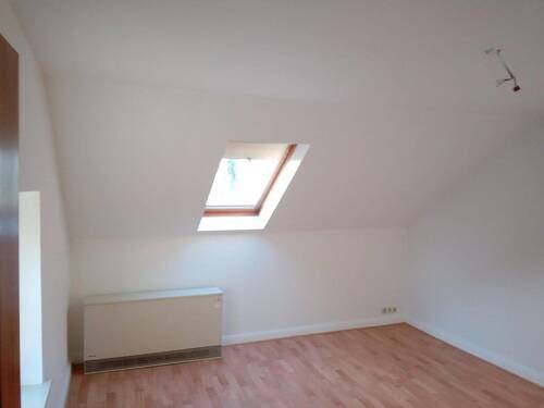 Wohnzimmer - 2 Zimmer Etagenwohnung zur Miete in Penzin