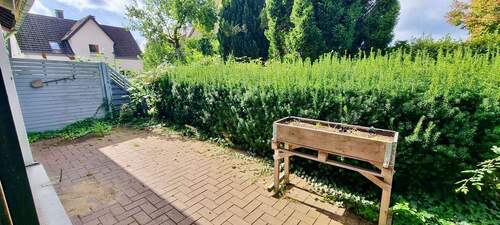 sonnige Terrasse im Erdgeschoss.jpg - 