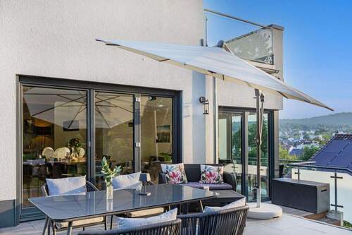 Terrasse, Blick nach Westen - Doppelhaushälfte mit 182,00 m² in Kelkheim zum Kaufen