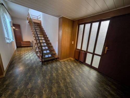 Eingang + Treppenhaus - 
