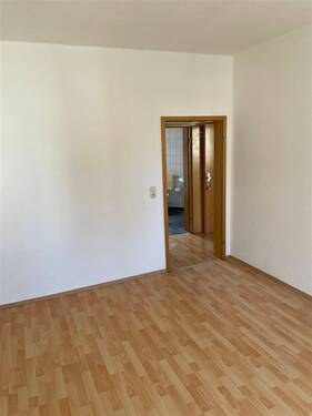 Zimmer 1 - 3 Zimmer Etagenwohnung zur Miete in Schmölln