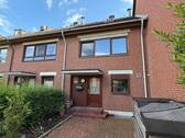 Vordere Hausansicht - Vermietetes Mittelreihenhaus in familienfreundlicher Wohnlage