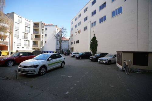 Parkplätze Hinterhof - 